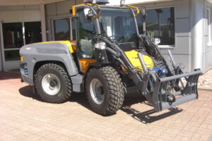 Kommunaaltraktor LM TRAC 587