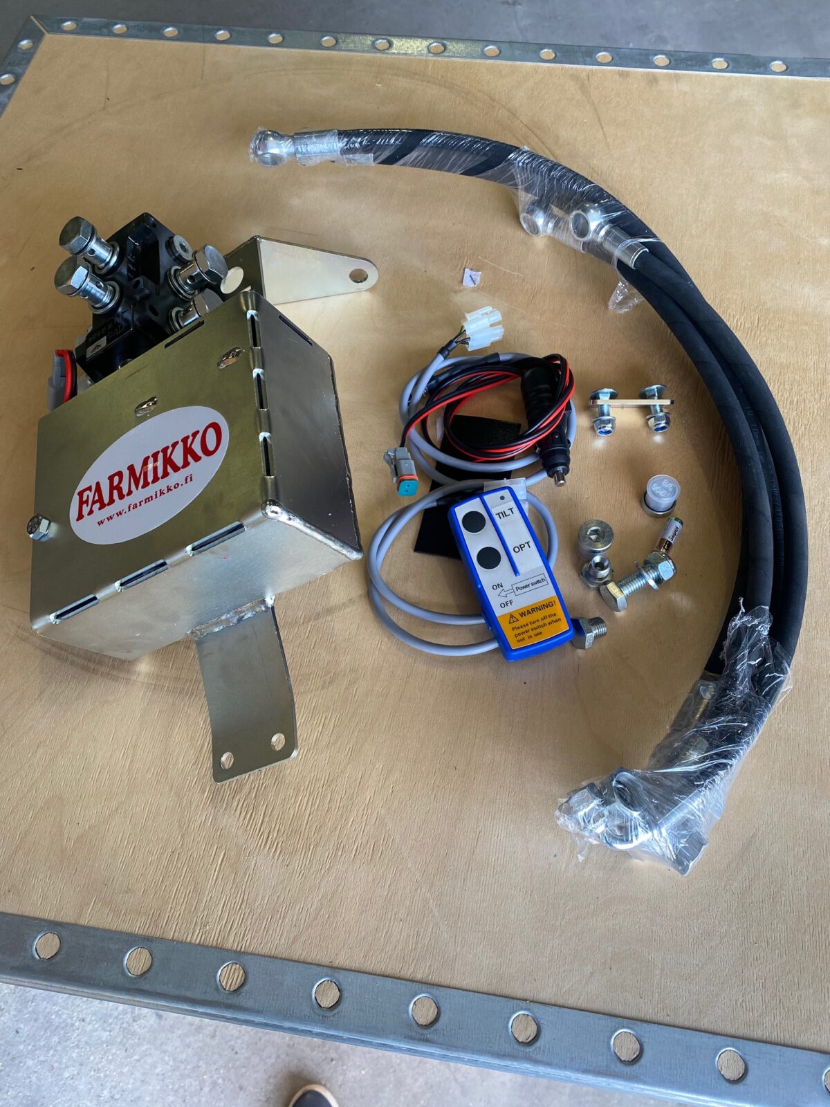 Lõikepea FARMIKKO kaugjuhtimispult (juhtmevaba) - Image 1